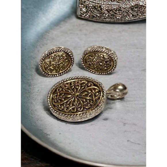 Two tone floral Pendant & Earrings set silver gold tone - Picture 6 of 7